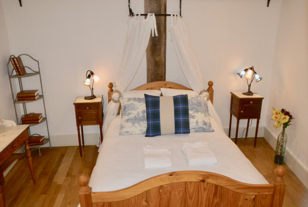 chambre-Mackinnon_-lit-double